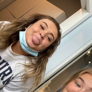 Meet your Posher, Lauren